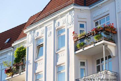 Blick auf Altbau-Balkone in Bischofswerda